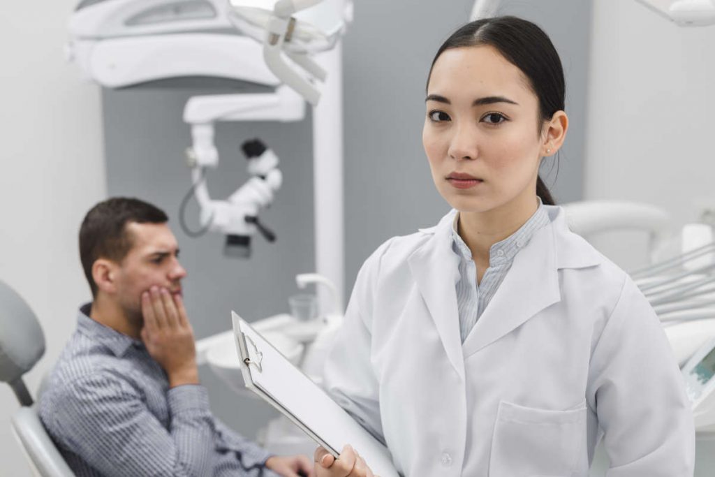 Stomatologie : que traite un stomatologue et quelle différence avec la ...