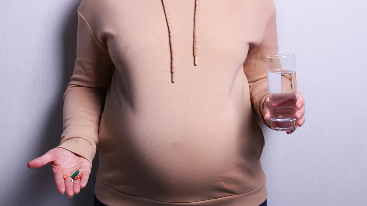 Comment se prépare une grossesse : folates prescrits, vitamine B12 hors protocole