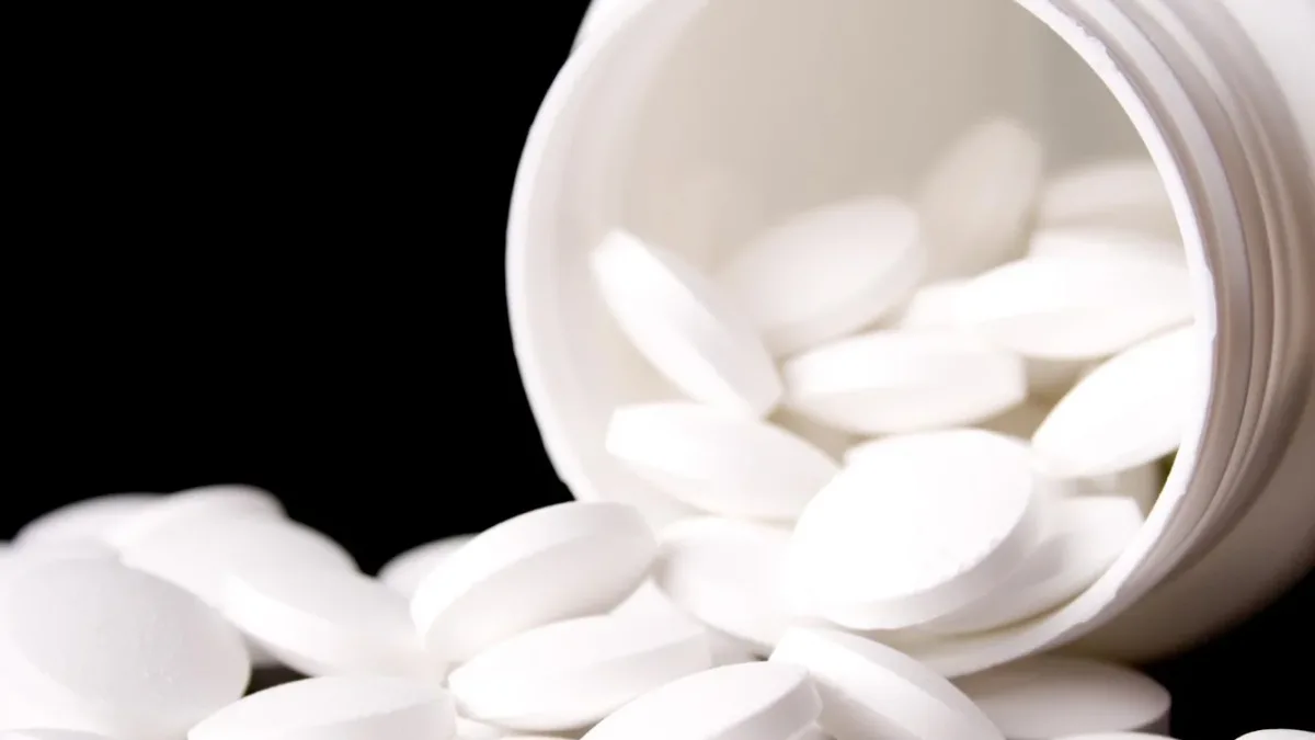 L’avertissement sur les boîtes de paracétamol vise le surdosage, pas la soirée de la veille