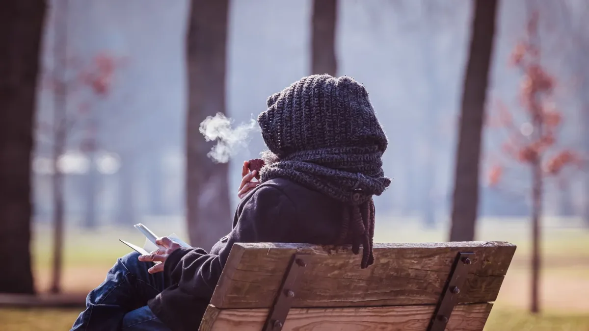 Pourquoi les fumeurs de plus de 50 ans se disent plus seuls