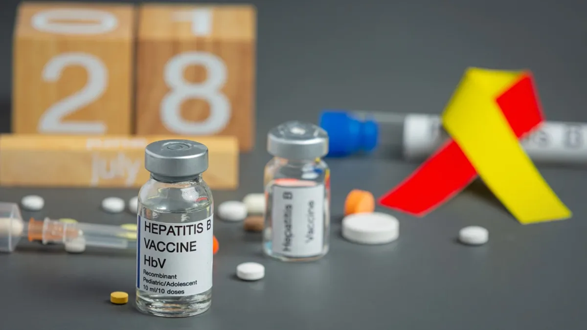 Une prise par semaine contre une par jour : le VIH reste contrôlé à 48 semaines, sans autorisation à ce jour