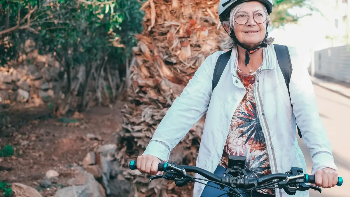 Après 65 ans, le vélo couvre l’endurance mais ne remplace pas le travail d’équilibre