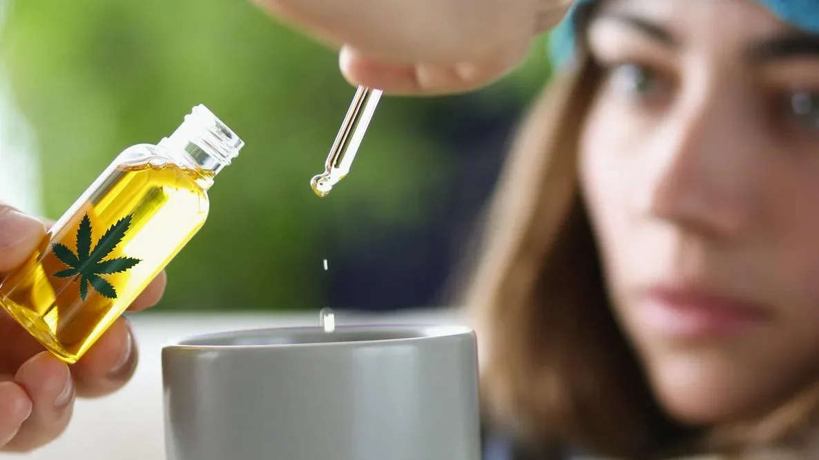 L’EFSA juge sûr un CBD de synthèse à 2 mg par jour, mais rien ne change encore en France