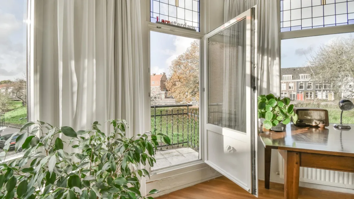 Comment aérer et ventiler son logement en hiver pour limiter particules fines et moisissures